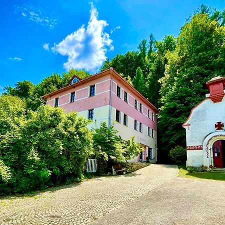 Haraburdi Recyclart Hotel Kostelec nad Orlicí Dış mekan fotoğraf