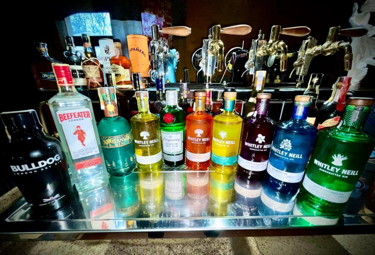 Haraburdi Recyclart Hotel Kostelec nad Orlicí Dış mekan fotoğraf
