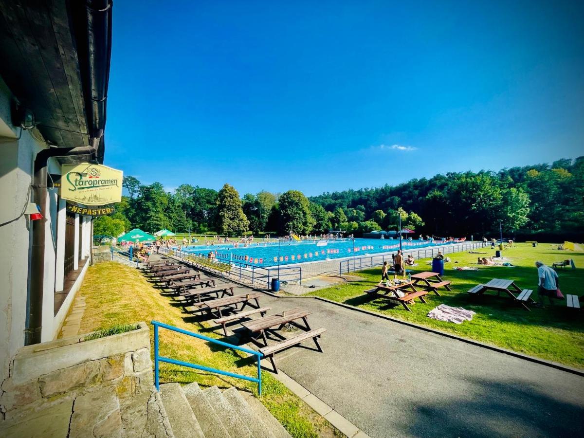 Haraburdi Recyclart Hotel Kostelec nad Orlicí Dış mekan fotoğraf