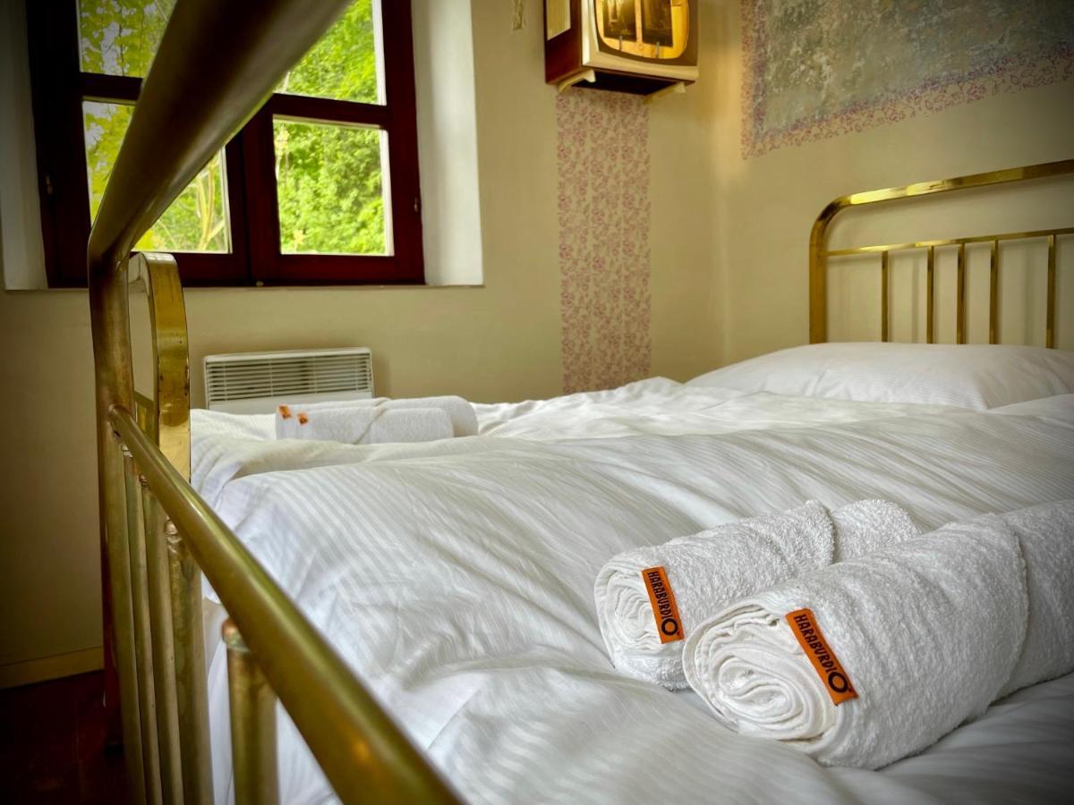 Haraburdi Recyclart Hotel Kostelec nad Orlicí Dış mekan fotoğraf
