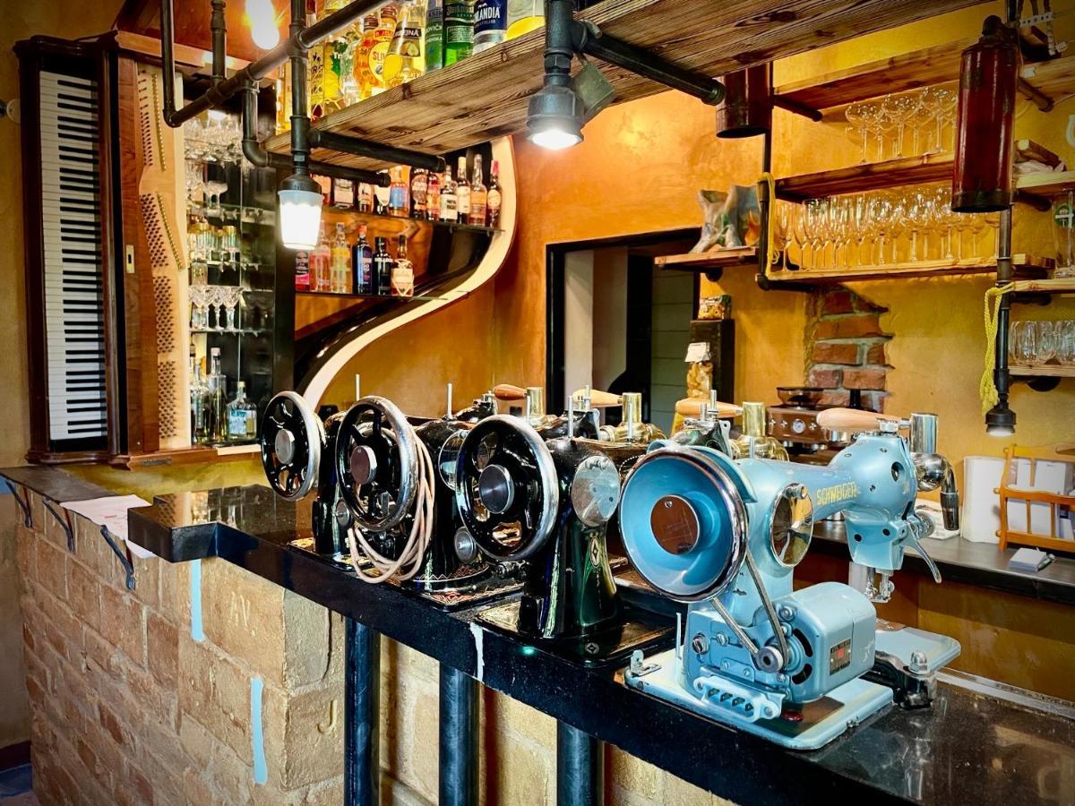 Haraburdi Recyclart Hotel Kostelec nad Orlicí Dış mekan fotoğraf